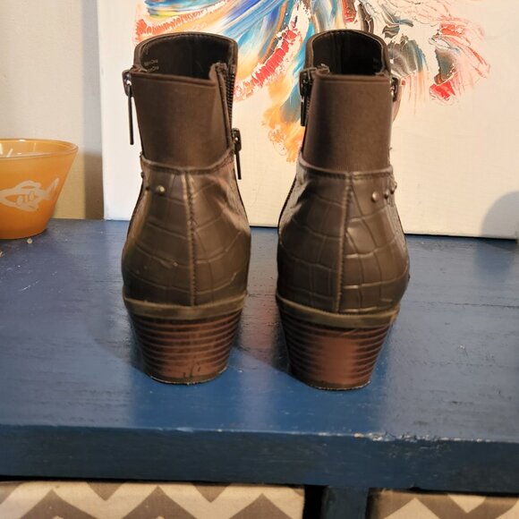 Women's size 8 MARKET & SPRUCE brown faux suede|crocodile zip up heeled booties - Picture 3 of 9